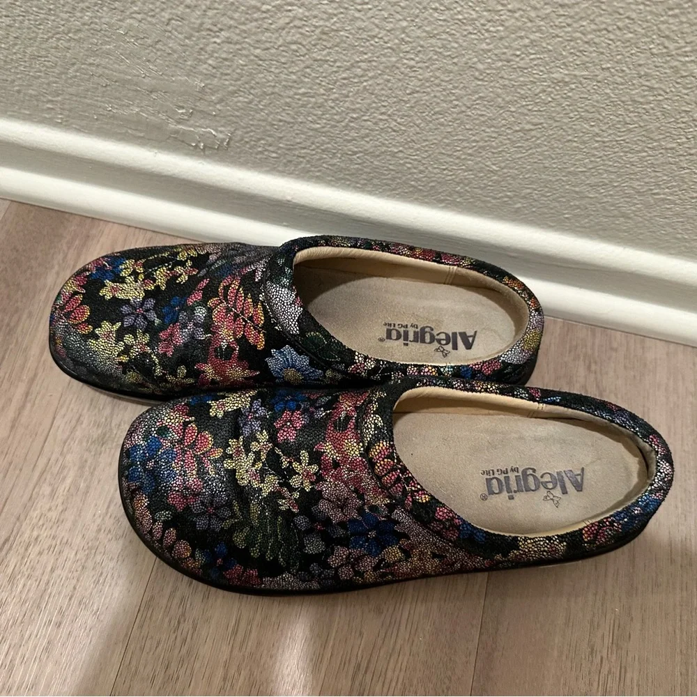 Alegria Women's Floral Clogs - Black Multi - Picture 5 of 8